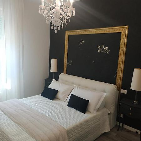 Aurora Flowers - Two Rooms And Free Parking Near Center And Train Station Modena Exterior foto