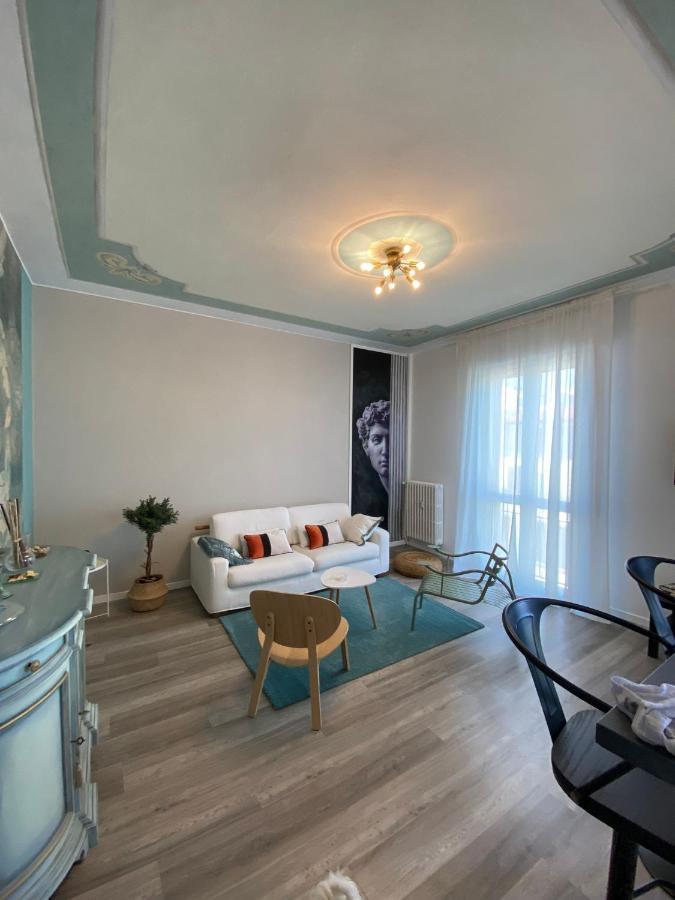 Aurora Flowers - Two Rooms And Free Parking Near Center And Train Station Modena Exterior foto