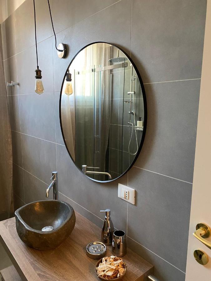 Aurora Flowers - Two Rooms And Free Parking Near Center And Train Station Modena Exterior foto