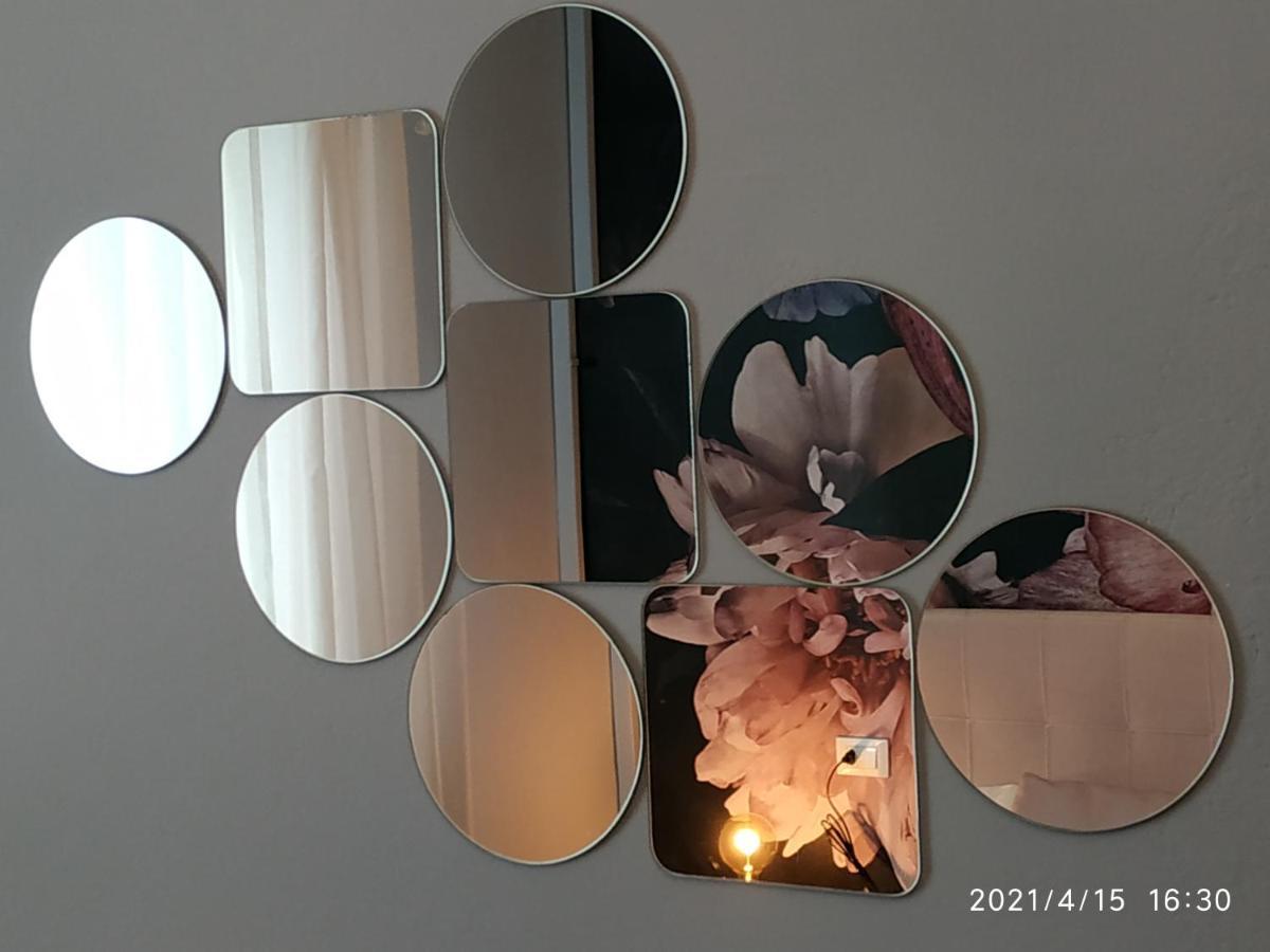 Aurora Flowers - Two Rooms And Free Parking Near Center And Train Station Modena Exterior foto