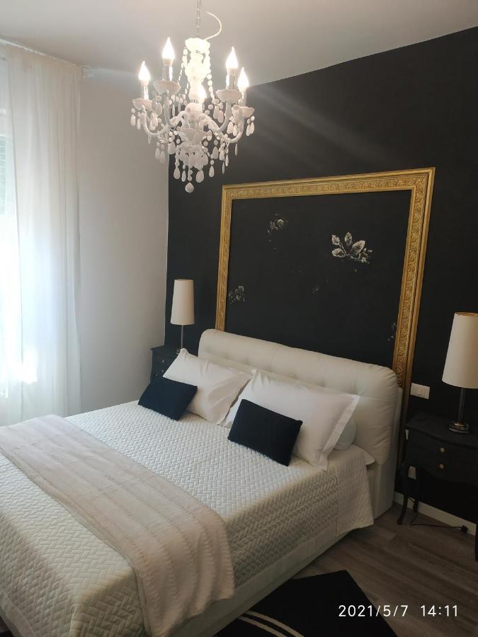 Aurora Flowers - Two Rooms And Free Parking Near Center And Train Station Modena Exterior foto