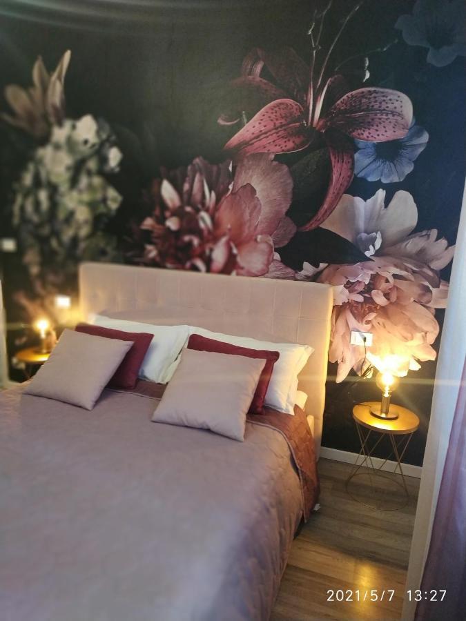 Aurora Flowers - Two Rooms And Free Parking Near Center And Train Station Modena Exterior foto