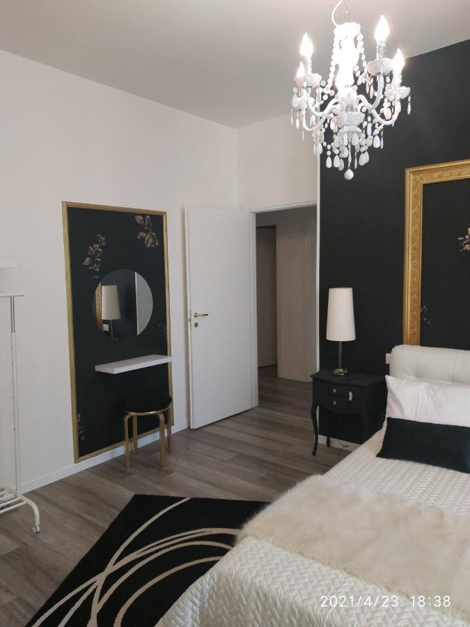 Aurora Flowers - Two Rooms And Free Parking Near Center And Train Station Modena Exterior foto