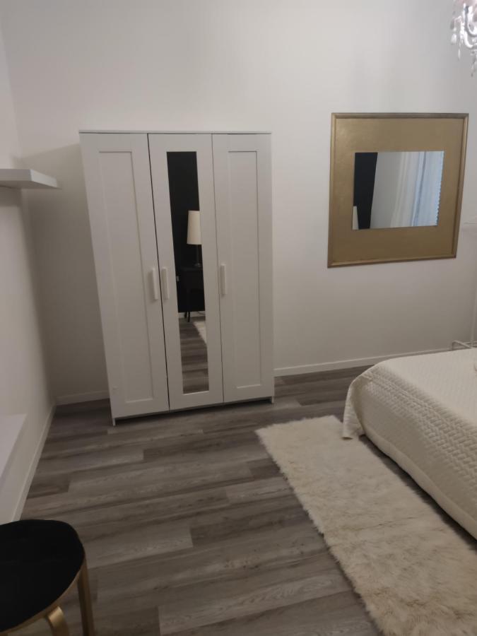 Aurora Flowers - Two Rooms And Free Parking Near Center And Train Station Modena Exterior foto