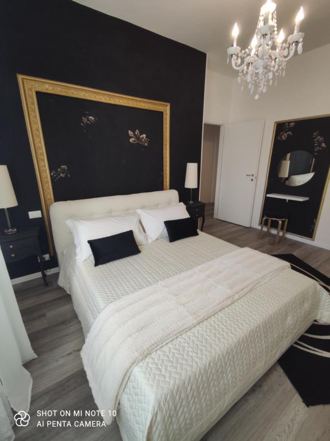 Aurora Flowers - Two Rooms And Free Parking Near Center And Train Station Modena Exterior foto