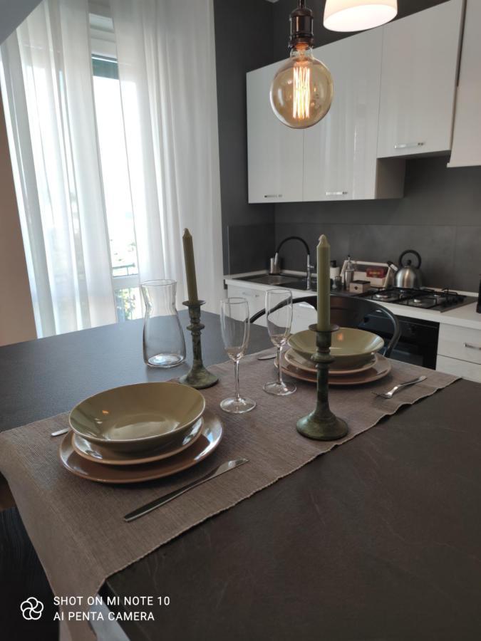Aurora Flowers - Two Rooms And Free Parking Near Center And Train Station Modena Exterior foto