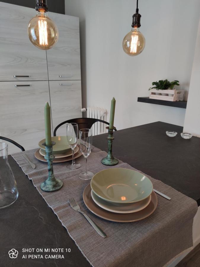 Aurora Flowers - Two Rooms And Free Parking Near Center And Train Station Modena Exterior foto