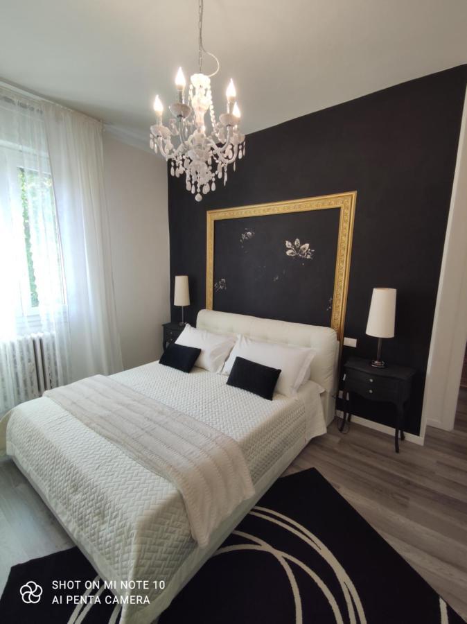 Aurora Flowers - Two Rooms And Free Parking Near Center And Train Station Modena Exterior foto