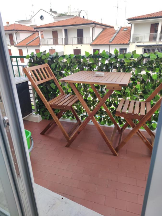 Aurora Flowers - Two Rooms And Free Parking Near Center And Train Station Modena Exterior foto