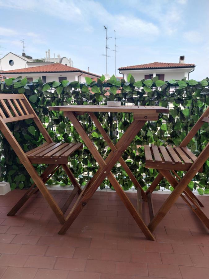 Aurora Flowers - Two Rooms And Free Parking Near Center And Train Station Modena Exterior foto