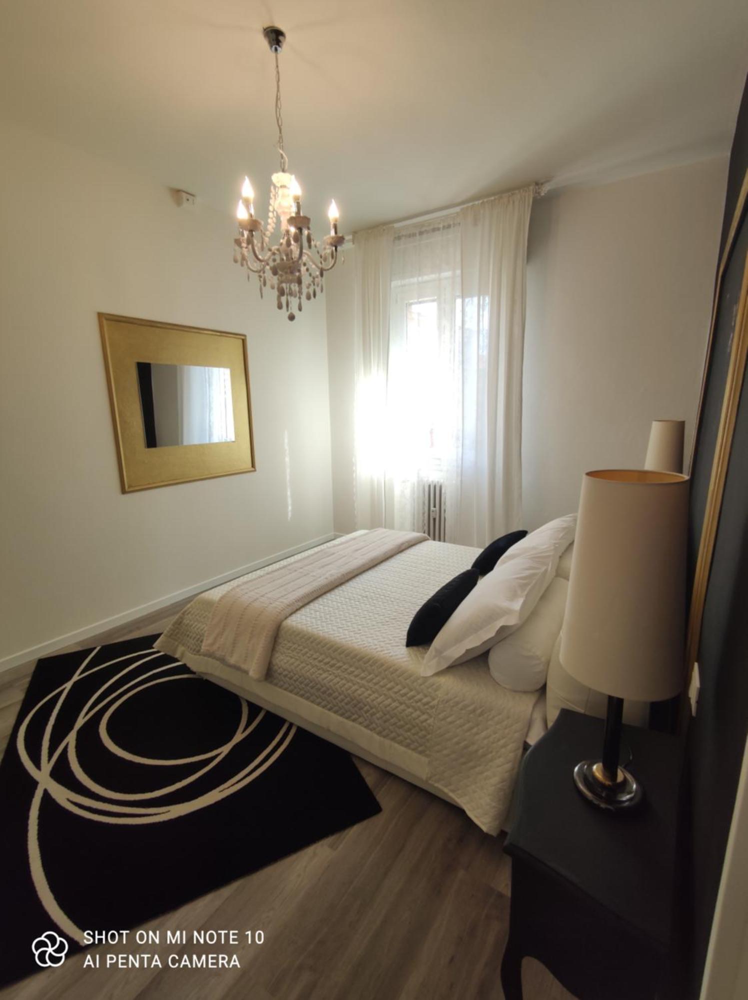 Aurora Flowers - Two Rooms And Free Parking Near Center And Train Station Modena Zimmer foto